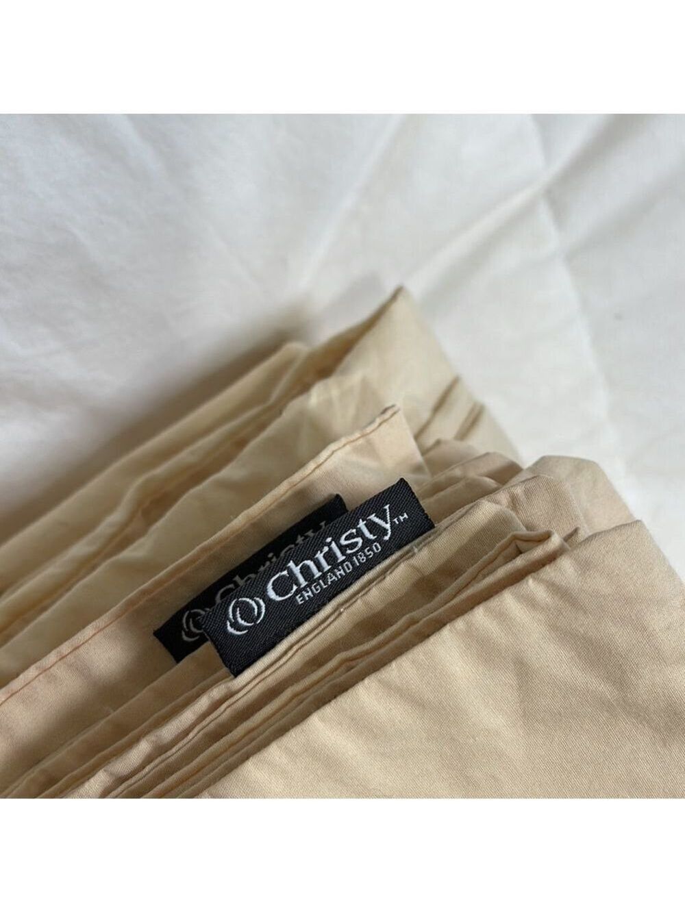 CHRISTY OFย ENGLANDโKING DUVET SET (4) PILLOW SHAMS.